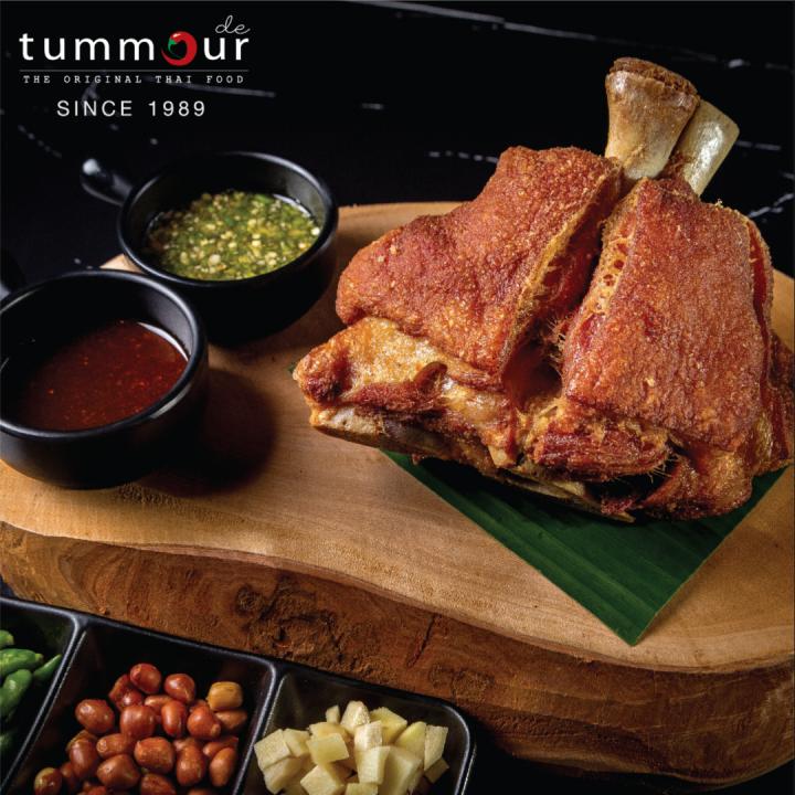ជើងជ្រូកបំពងតាំមួ (Deep Fried Pork Knuckle Served With Sour & Spicy